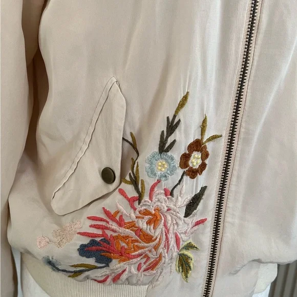 Johnny was cream bomber jacket embroidered with peacocks 100% silk size small - Picture 2 of 11